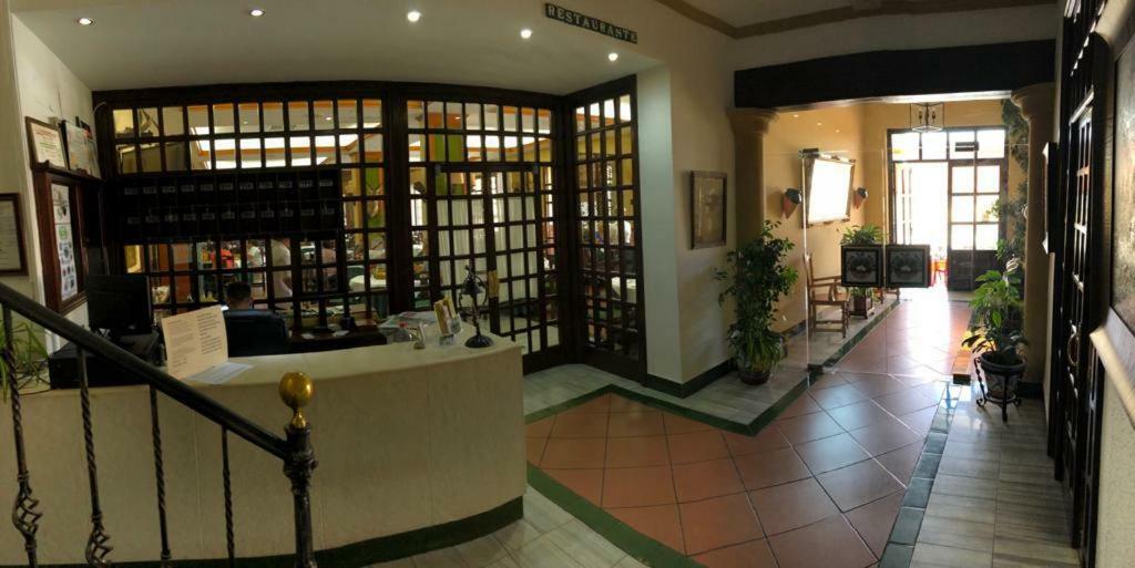 拉耶德拉酒店 安特克拉 外观 照片